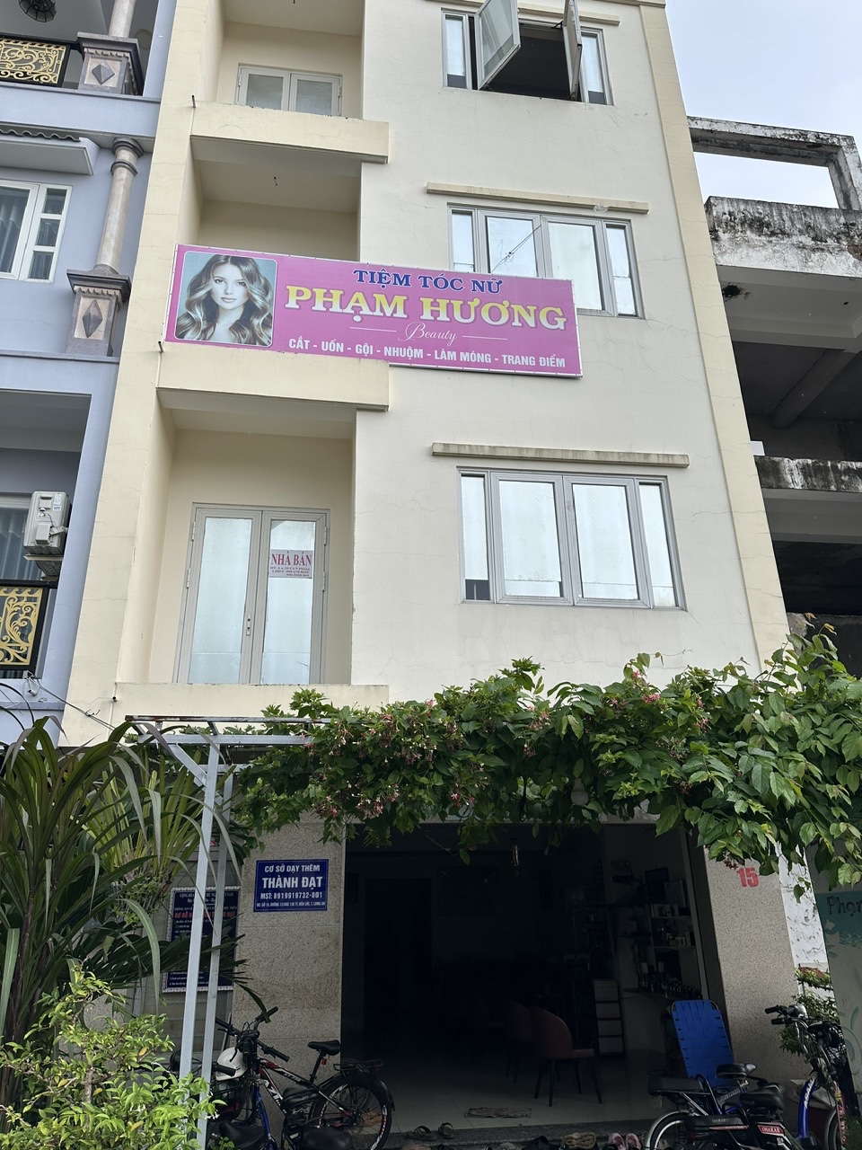 Nhà Ở Tư Nhân Mặt Phố
