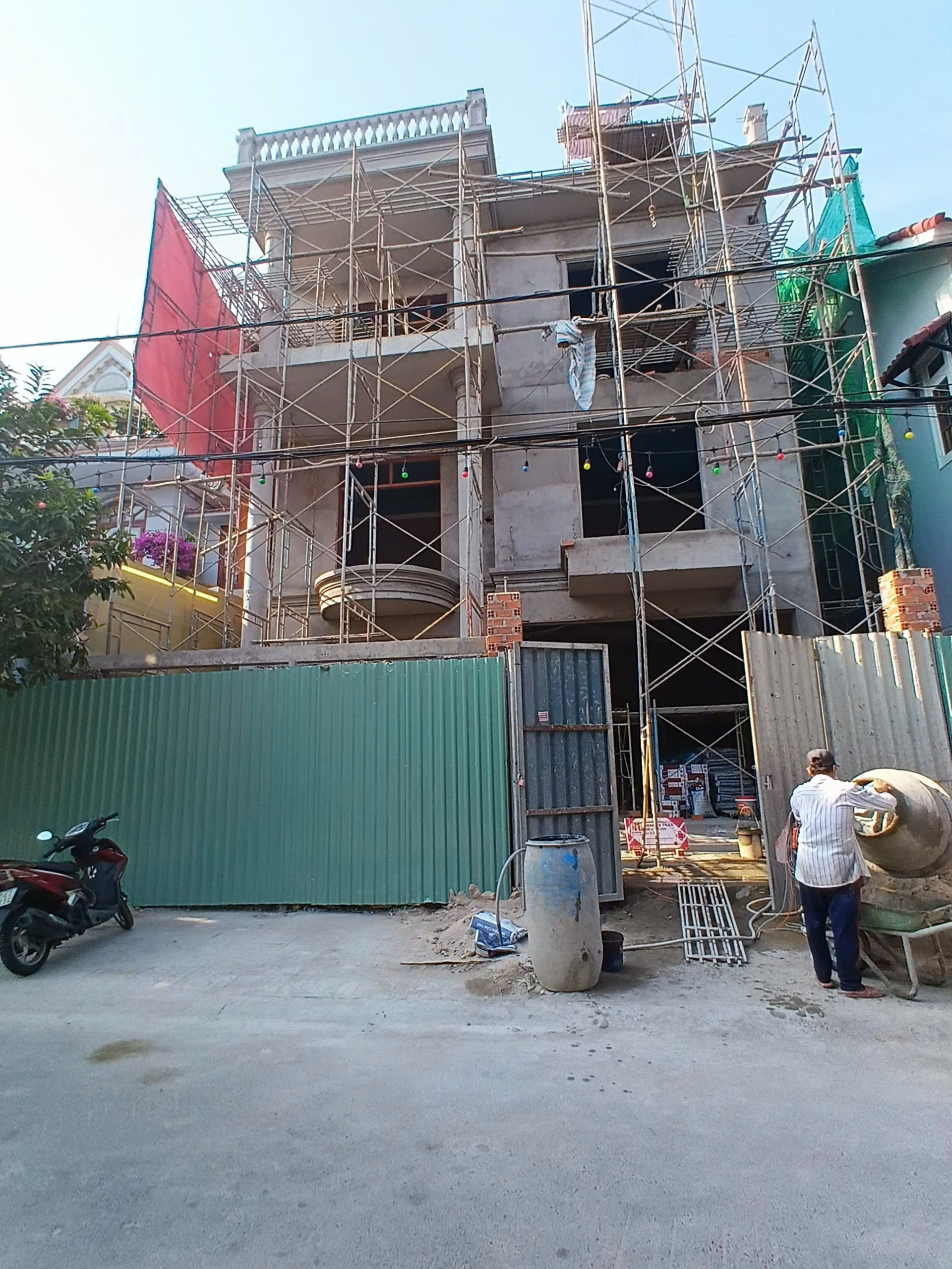 Nhà Ở Tư Nhân Mặt Phố