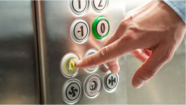 VÌ SAO THANG MÁY CHẠY ĐỦ TẢI NHƯNG PHẢN HỒI CHẬM KHI GỌI TẦNG?