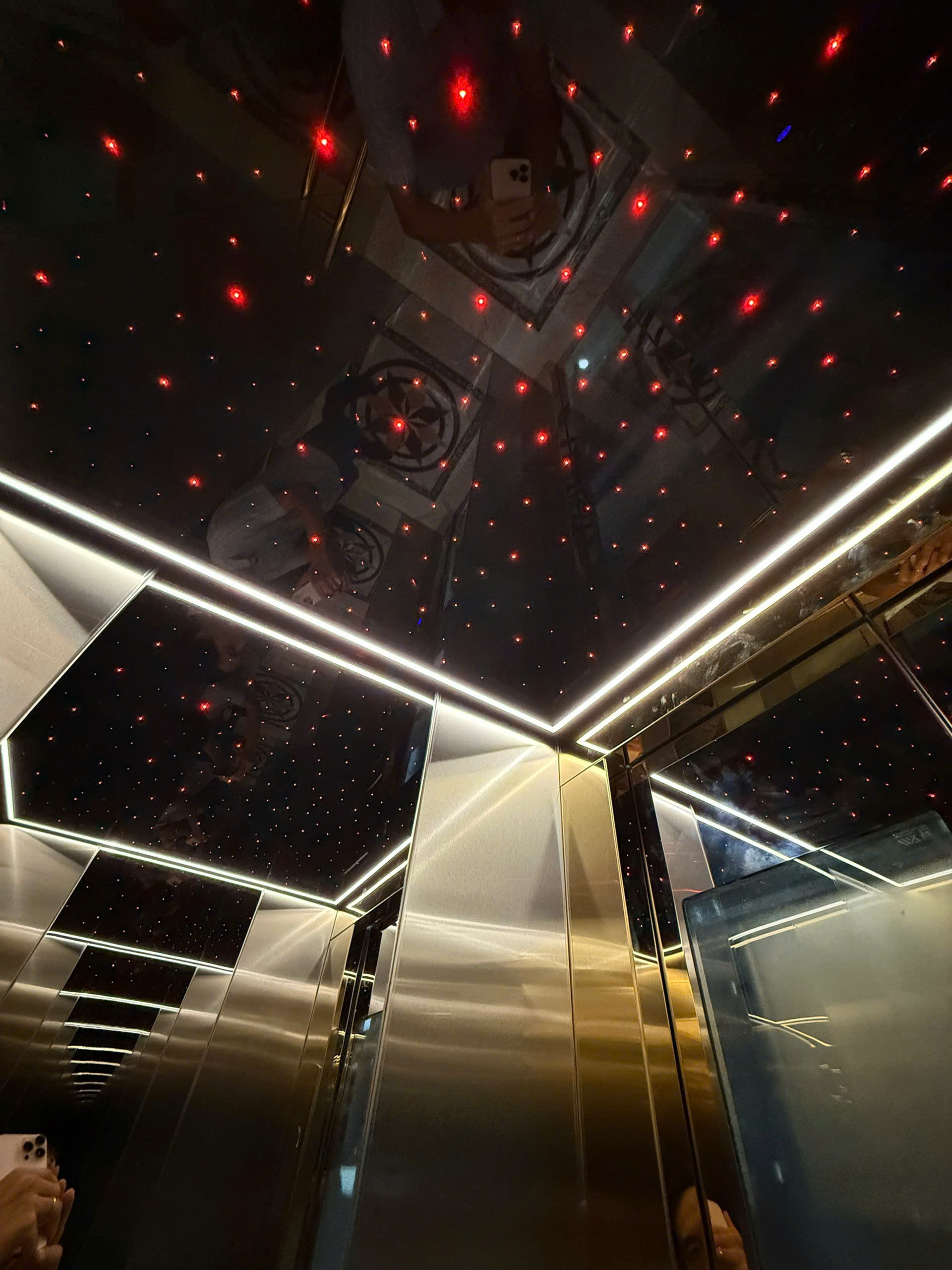 CABIN THANG MÁY LÀ GÌ? CẤU TẠO VÀ VAI TRÒ QUAN TRỌNG