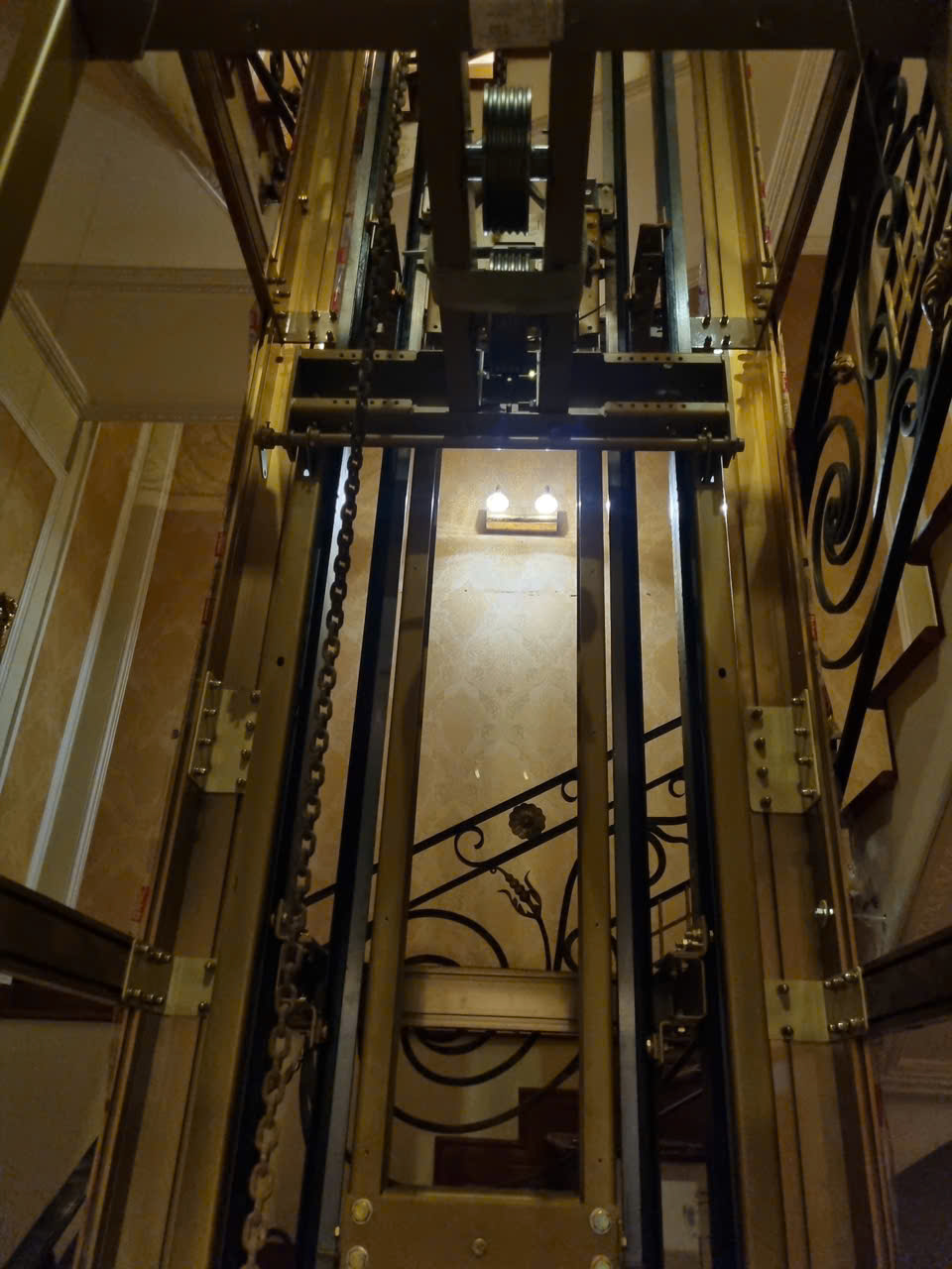 Quy Định Thang Máy Gia Đình Mới Nhất 2025 Tại Việt Nam